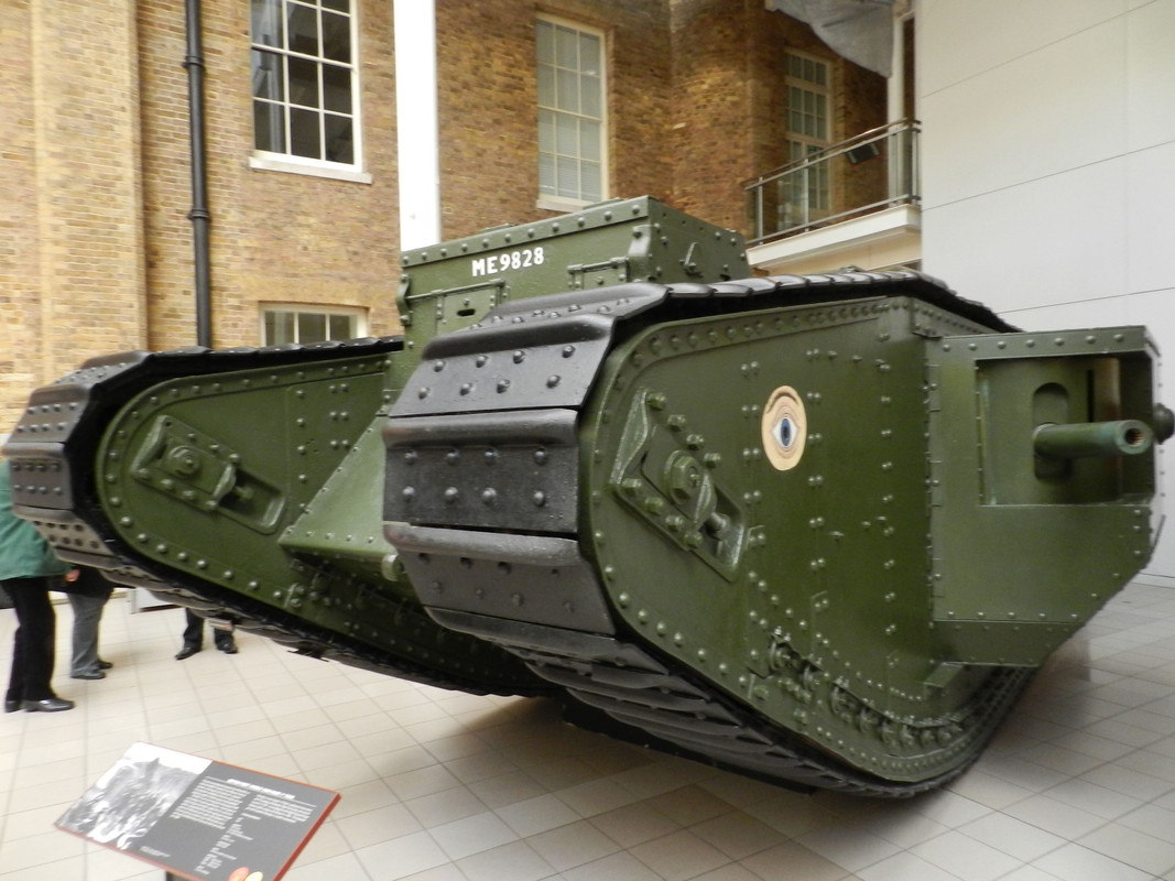 Tanque británico Mark V macho de la IGM. El primero en precisar de un sólo operador para virar