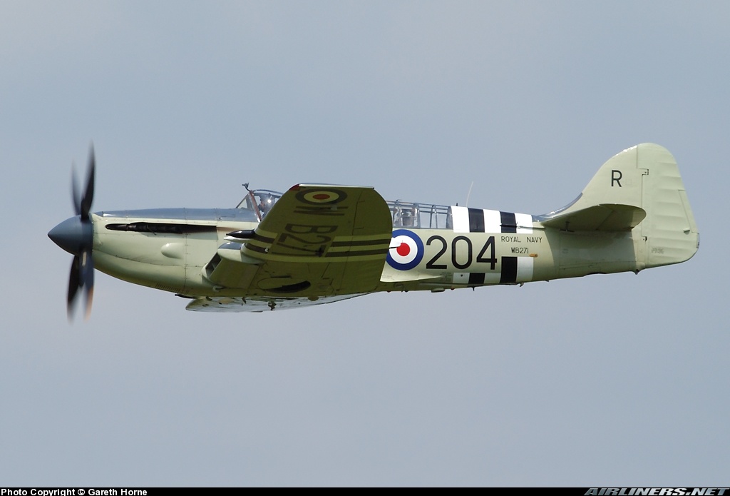 Fairey Firefly AS 5 Nº de Serie F.8497 está en exhibición en el Battle of Britain Memorial Flight en Inglaterra
