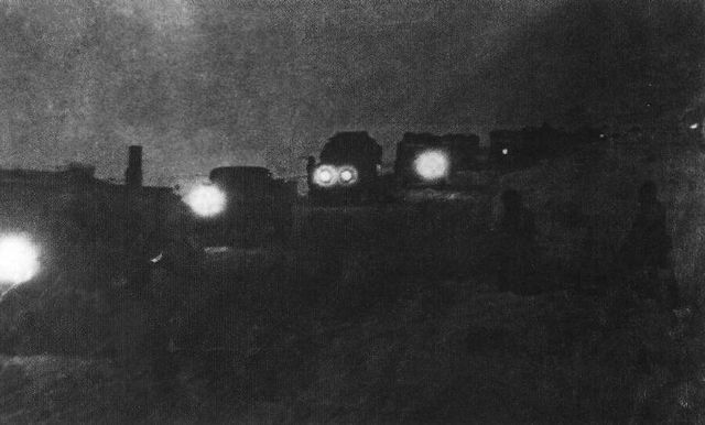 Convoy de suministros cruza el Ladoga camino de Leningrado. Invierno de 1942-1943