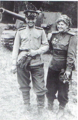 Los teniente de Guardias Vera Orlova y Nikolai Orlov en octubre de 1944