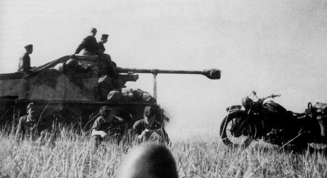 Marder II de la 4ª Div. Panzer en una pausa en los combates