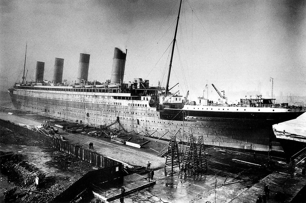 Titanic_under_construction.jpg