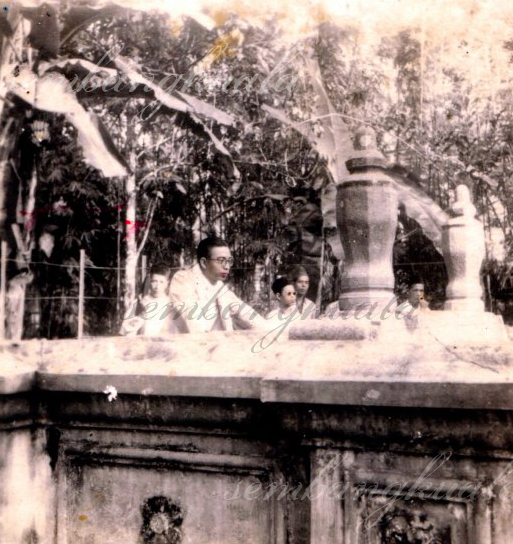 Almarhum Sultan Idris II ziarah makam Almarhum Sultan Ali dalam tahun 1950