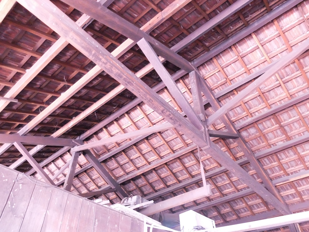 kayu tiang kekuda asal pelabuhan kuala sepetang