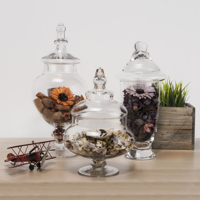 Flowers, seashells, and dried objects with umber colors and unique textures can product a dynamic display