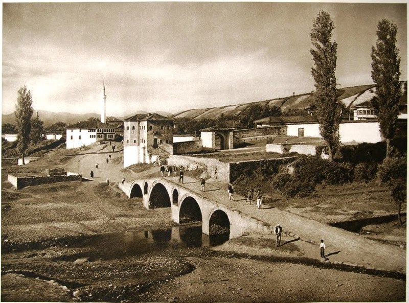 Foto te vjetra të Gjakovës| Gjakova Retro - SkyscraperCity