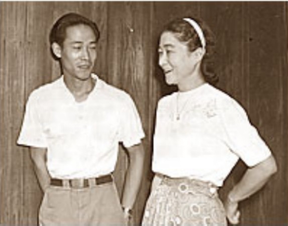 Iva Toguri  con su marido, en 1945
