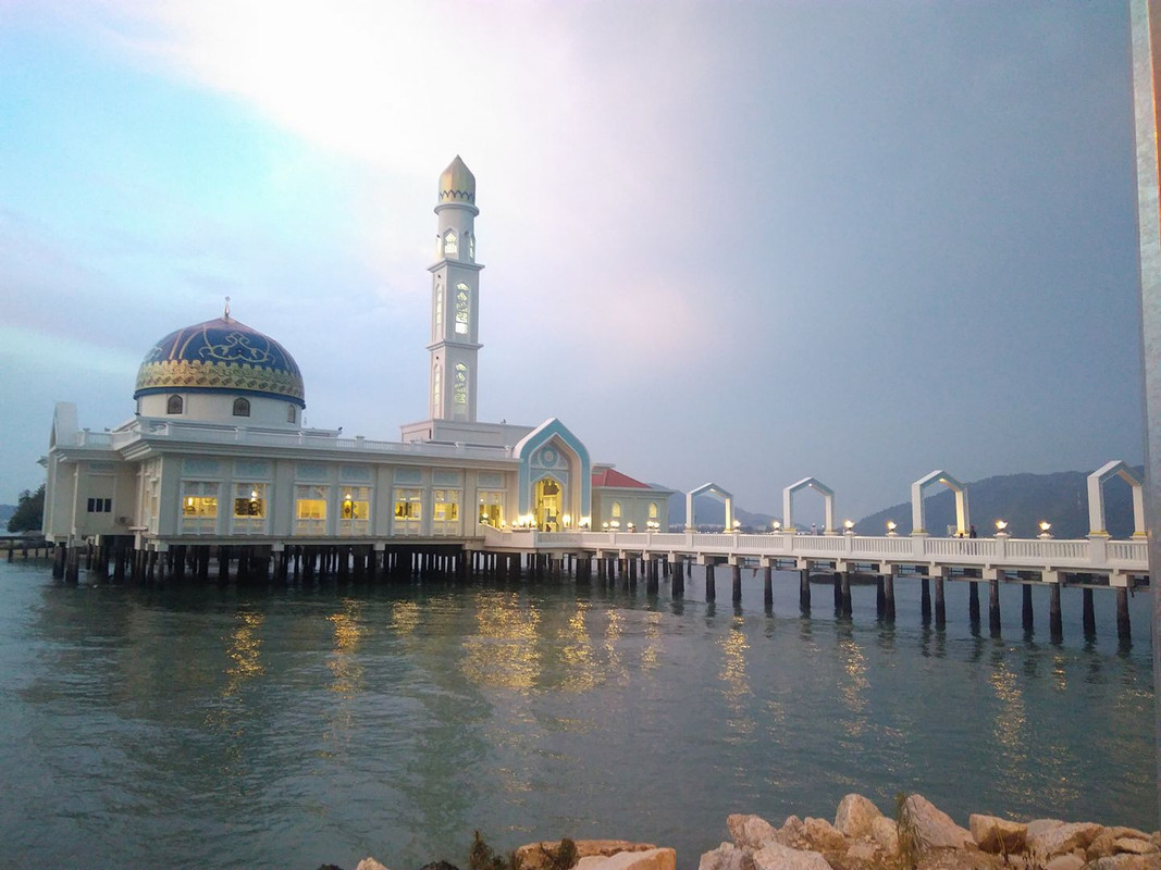 Masjid Terapung Pertama Di Perak, Masjid Seribu Selawat Di Pulau